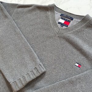 Tommy Hilfiger Vintage Gray V-Neck Sweater Men’s XL Y2K Classic Logo